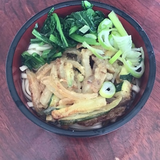 菊芋とズッキーニと玉ねぎのかき揚げ天ぷらうどん。